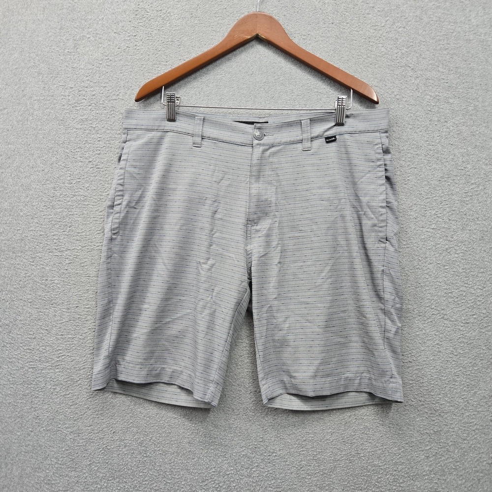 Travis Mathew Men Shorts 36 Gray Striped Chino Casual 8" Inseam Logo Stretch